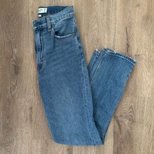 Abercrombie & Fitch The Ankle Straight Ultra High Rise.